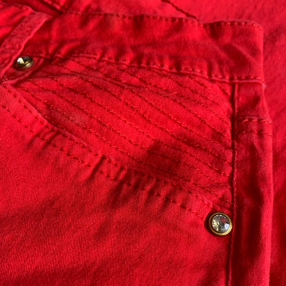 New Directions Red Capris - Picture 5 of 5